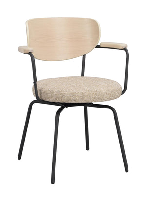 Matstol med ljus trärygg, beige stoppad sits och svart metallstativ med armstöd