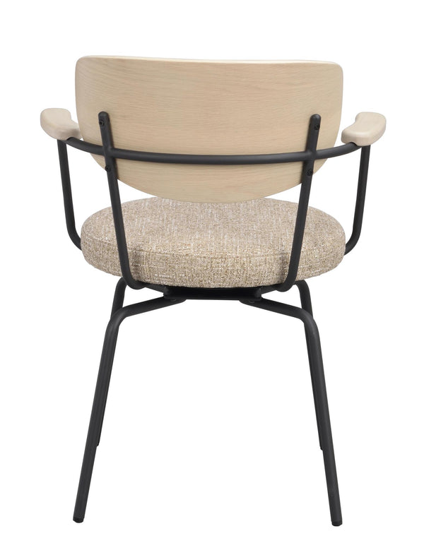 Stol med ljust trä ryggstöd, beige stoppad sits och svart metallstativ sedd bakifrån