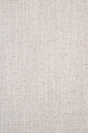 Närbild av ljus linneduk med naturlig vävstruktur i beige och vitt