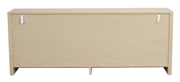 Baksida av ljust trä skänk med monteringskrokar och fotlist synlig