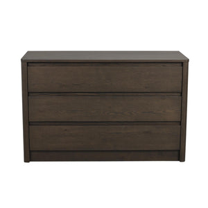 Mörkbrun byrå med tre lådor i trä, modern design med släta fronter och synlig trästruktur