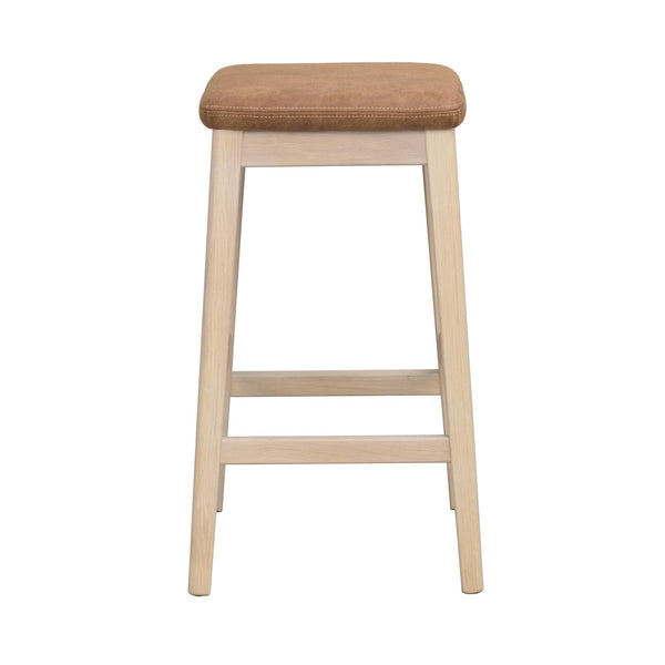 Barstol i ljust trä med brun läderklädd sits, enkel skandinavisk design med fotstöd