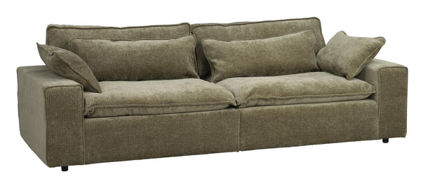 Grön manchestersoffa med lösa kuddar och låga armstöd i modern design